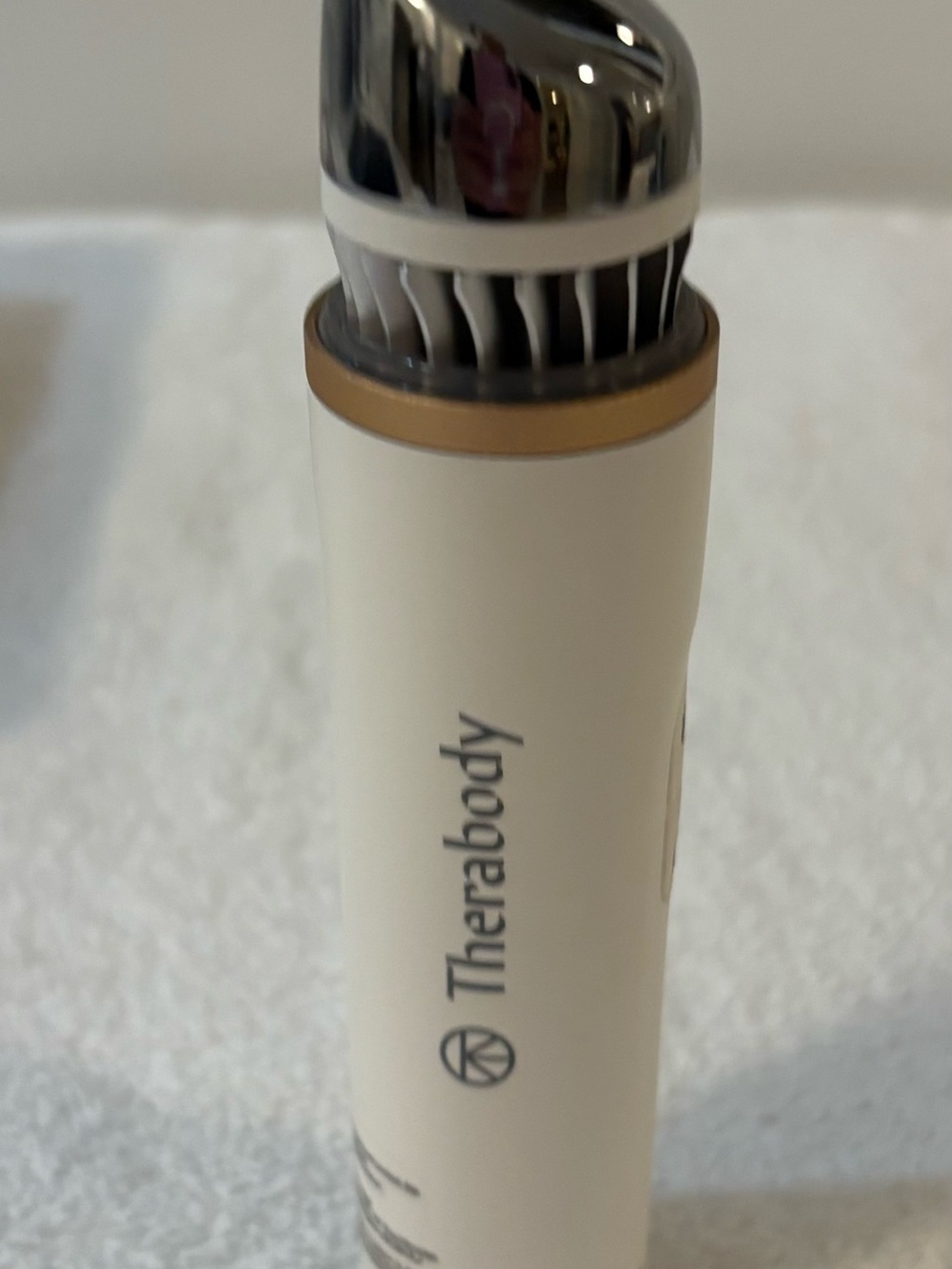 Therabody TheraFace Depuffing Wand - White Cold & Hot Therapy Beauty - Picture 4 of 13